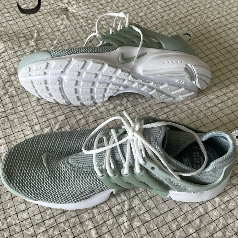 Nike Presto Mint Green and White Athletic Shoes